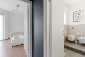 2 chambres, fer et planche à repasser