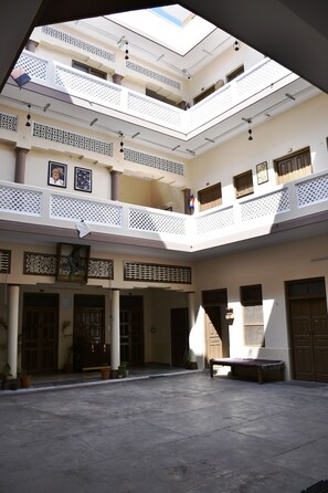 ��液晶テレビ