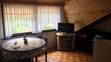 Suite familiar, vista a la colina | Insonorización y wifi gratis