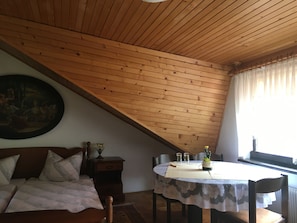 Soundproofing, free WiFi