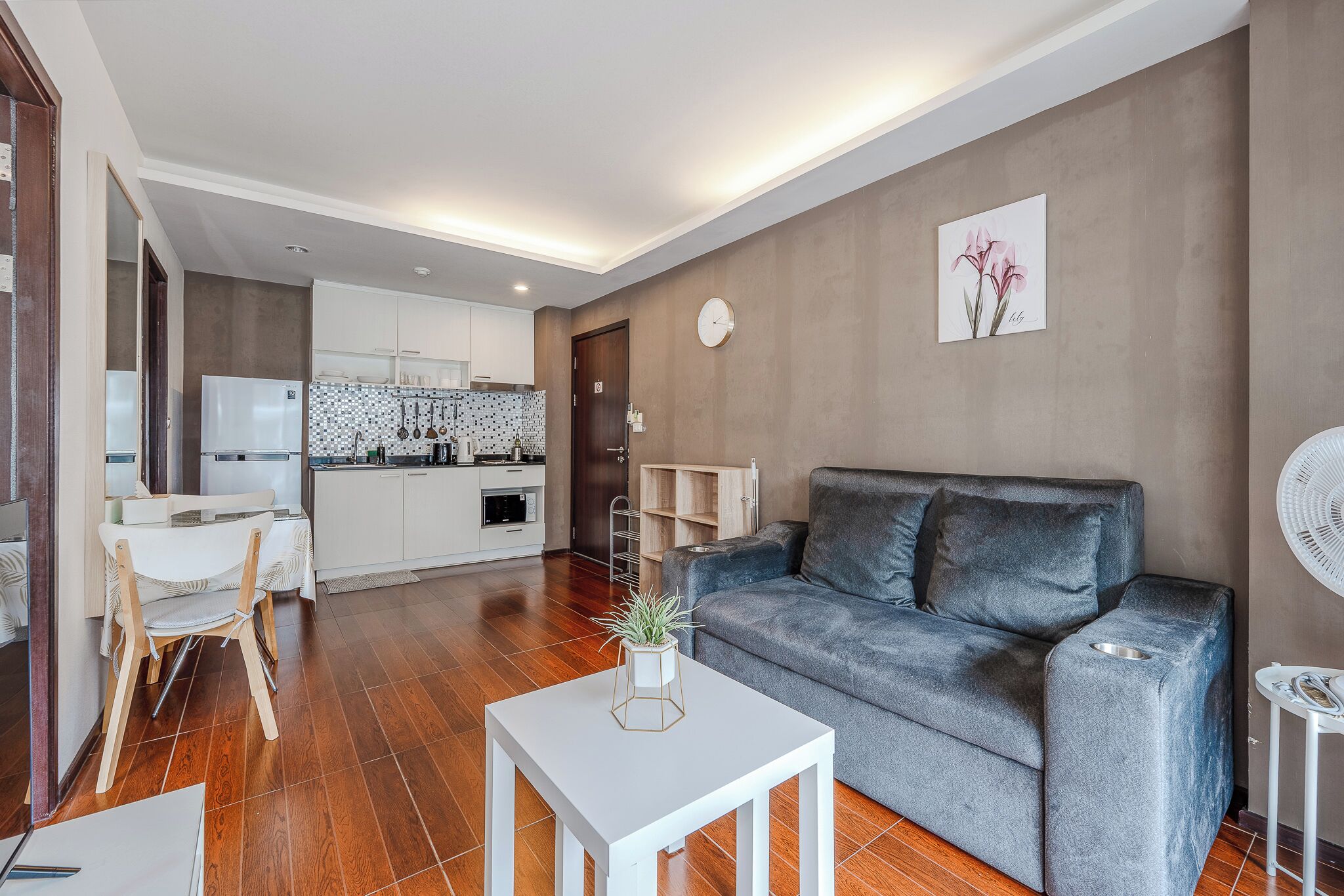 Apartment, Balcony | Living area