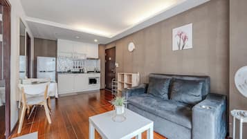 Apartamento, balcón | Zona de estar