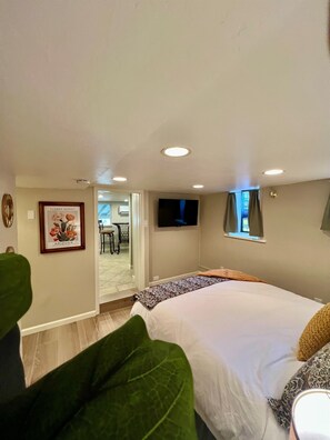1 habitación, tabla de planchar con plancha, wifi gratis y ropa de cama 