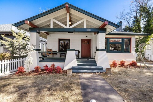 Historic Suite on Prescott's Best Street!