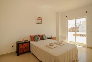 3 chambres, fer et planche à repasser, Wi-Fi gratuit, draps fournis