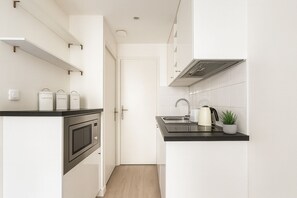 Studio | Private kitchen | Fridge, microwave, oven, stovetop - Studio cosy proche des Buttes-Chaumont (Paris)
