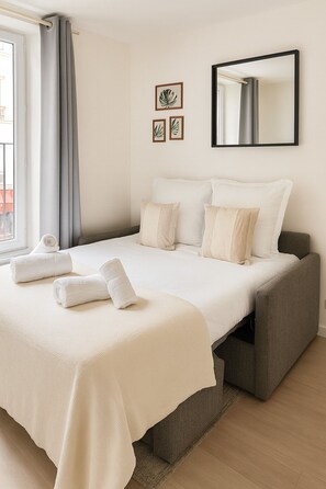 Studio | Iron/ironing board, free WiFi - Studio cosy proche des Buttes-Chaumont (Paris)