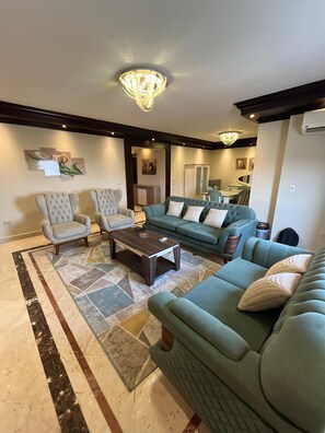 Apartamento de lujo, vistas a la ciudad | Zona de estar