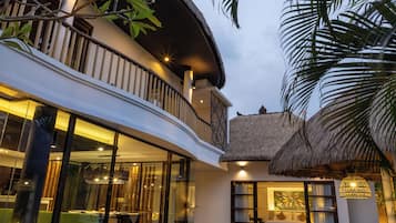Kolam renang outdoor