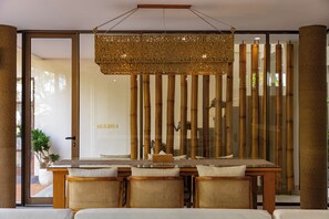Villa Deluxe, balcón, vista al jardín | Cocina privada