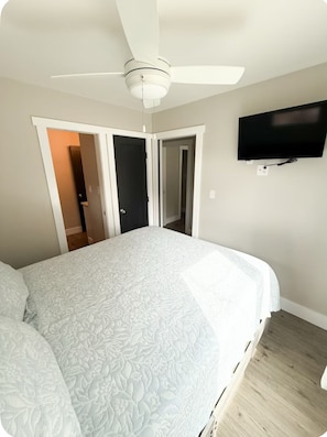 2 habitaciones, tabla de planchar con plancha, wifi y ropa de cama