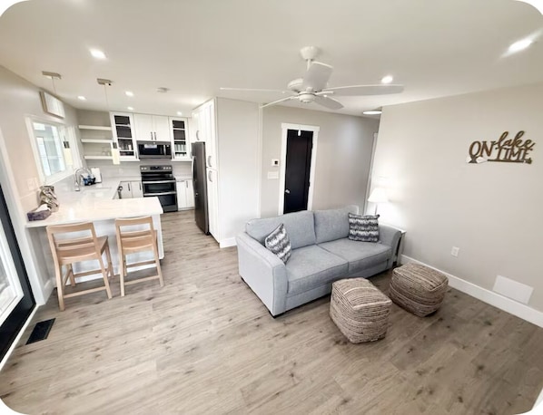 Televisión y chimenea