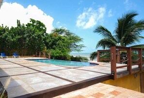 7 kolam renang outdoor