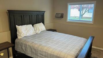 2 bedrooms, iron/ironing board, WiFi (free), bed sheets