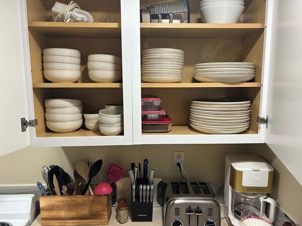 Fridge, microwave, stovetop, dishwasher