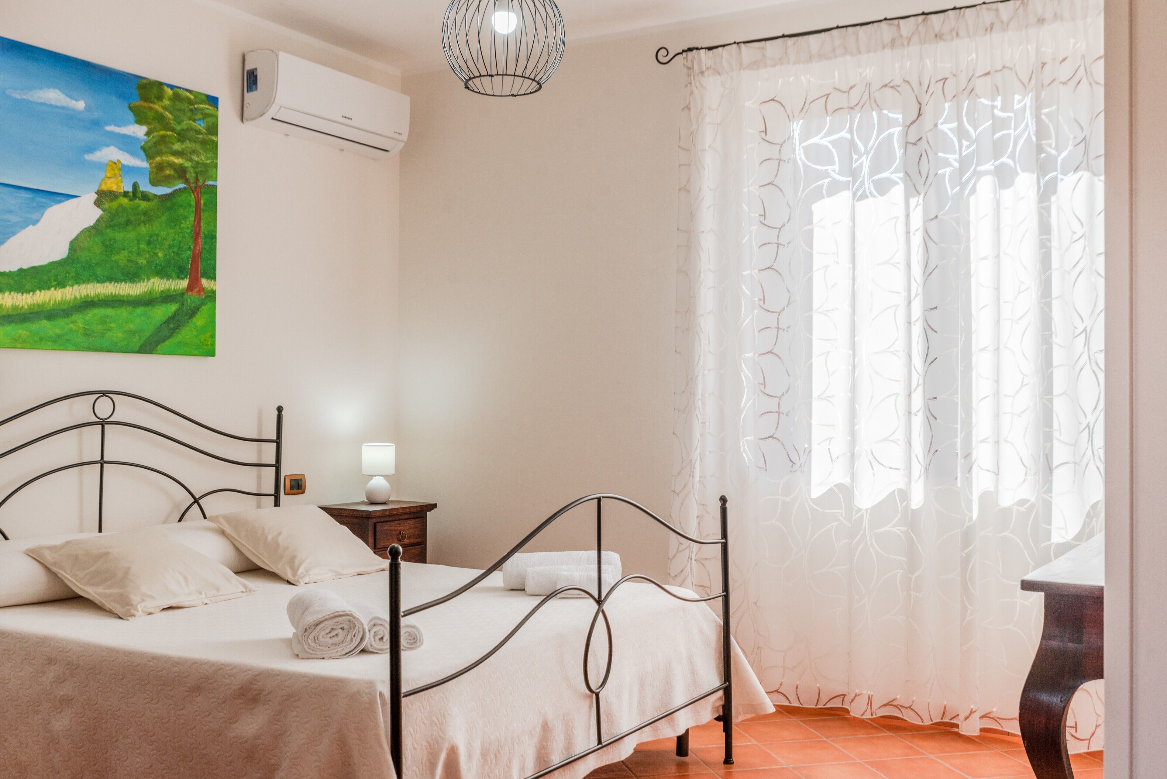 1 bedroom, bed sheets