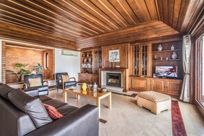 Villa (4 Bedrooms) | Interior