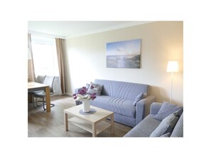 TV - Holiday Apartments Haus Bärbel Duhnen Apartment '4' (Cuxhaven)