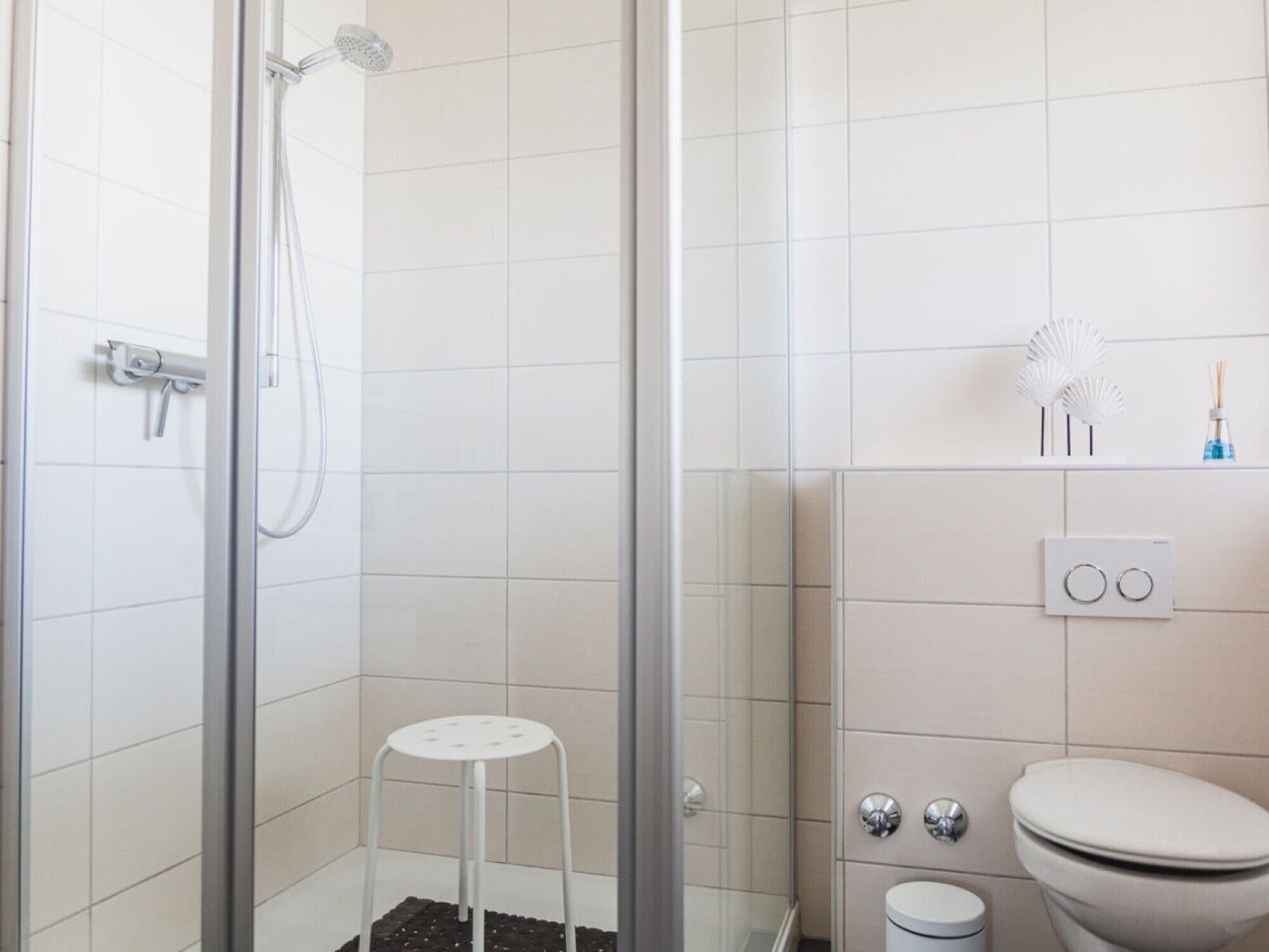 Dusche, Haartrockner, Handtücher