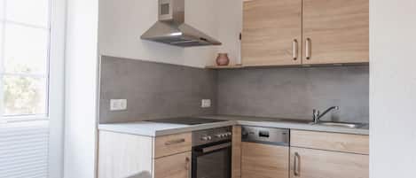 Køleskab, mikrobølgeovn, ovn, kogeplade