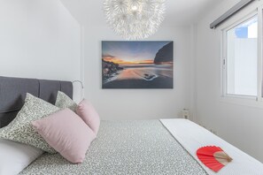 1 habitación, tabla de planchar con plancha, wifi y ropa de cama