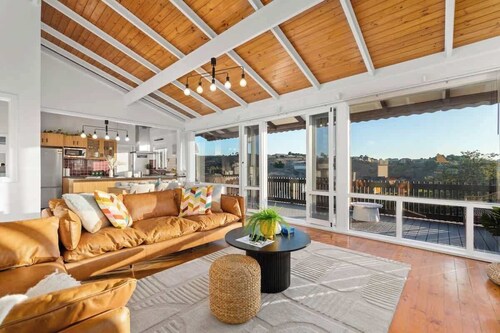 Captivating Vista Retreat Exquisite Holiday Haven