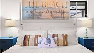 4 slaapkamers, een bureau, een strijkplank/strijkijzer, reisbedje