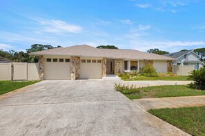 Exterior - ★ Ultimate Vacation • Heated Pool/Spa • Game Room (Seminole)