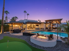 Lämmitetty uima-allas