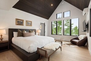 4 bedrooms, in-room safe, iron/ironing board, free WiFi - ONYX lodge | Slope-Side Alpine Escape (Snowmass Village)
