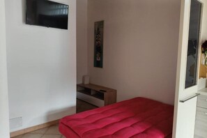 2 bedrooms, iron/ironing board, WiFi, bed sheets - Villa Anamaria: Penthouse Apartment (Montesilvano)