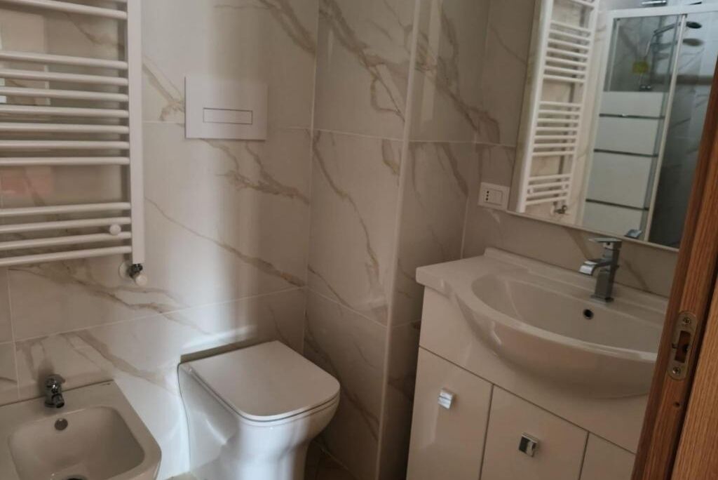 Dusche, Haartrockner, Bidet, Handtücher