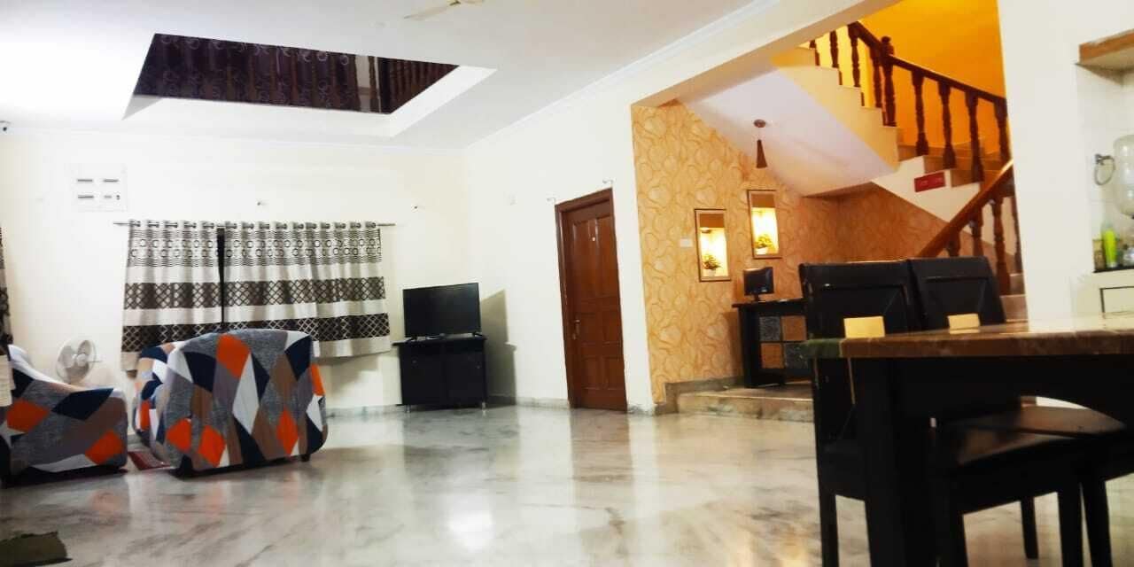 Classic Double Room, Balcony | Living area | Flat-screen TV