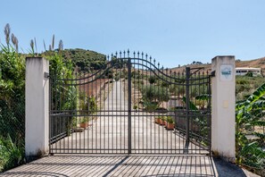 Property grounds - 'Bovo Marina' Room with Sea View, Shared Terrace and Air Conditioning (Montallegro)