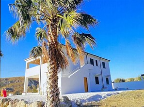 Exterior - 'Bovo Marina' Room with Sea View, Shared Terrace and Air Conditioning (Montallegro)