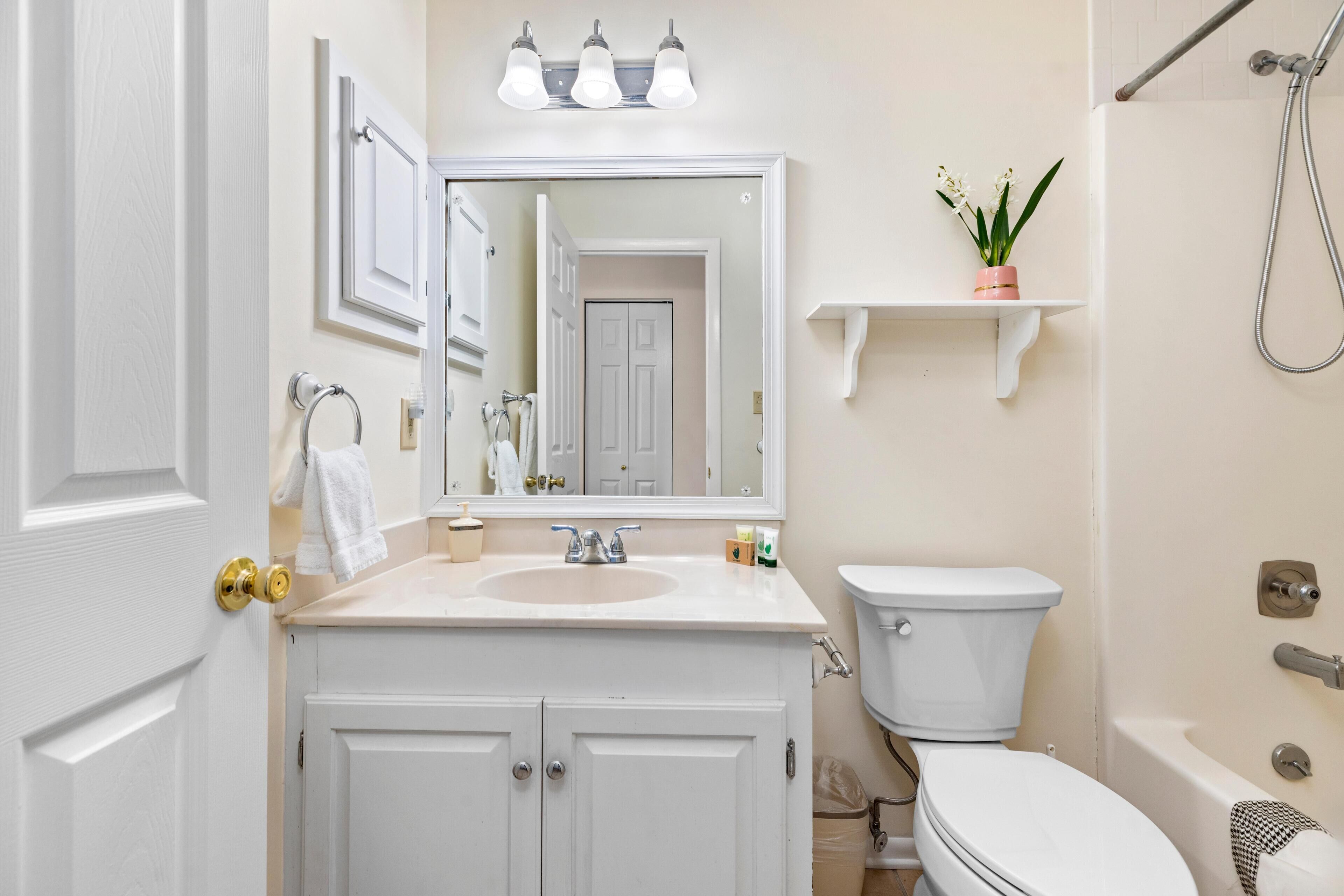 Articles de toilette gratuits, sèche-cheveux, serviettes fournies