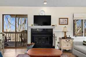 TV, fireplace