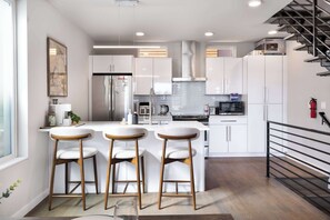 Fridge, microwave, oven, stovetop - Eco-Friendly 3BR Retreat, UW & Hospital (Seattle)