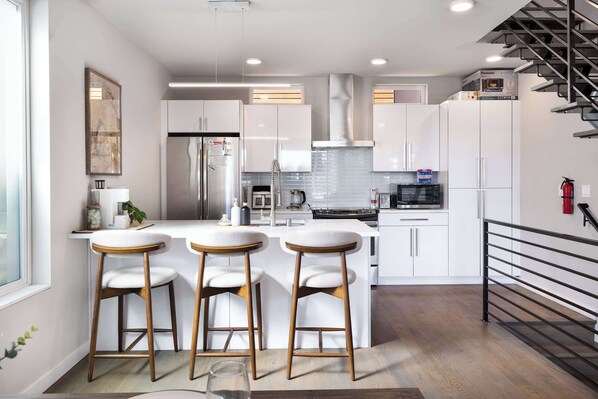 Fridge, microwave, oven, stovetop