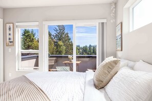 3 bedrooms, desk, iron/ironing board, WiFi