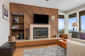 Télévision, cheminée