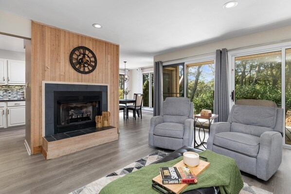 Interior - Stoneridge 70 with Wintergreen Advantage (Wintergreen)