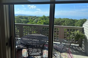 Outdoor dining - Northridge 06 with Wintergreen Advantage (Wintergreen)