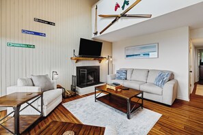 TV, fireplace