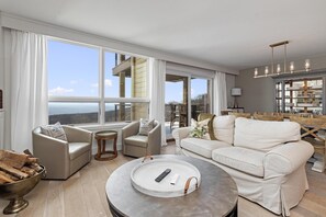 TV, fireplace - Ledges 52  with Wintergreen Advantage (Wintergreen)