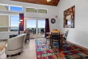 Interior - Ledges 72 with Wintergreen Advantage (Wintergreen)