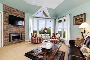 TV, fireplace - Shenandoah Ridge 05 with Wintergreen Advantage (Wintergreen)