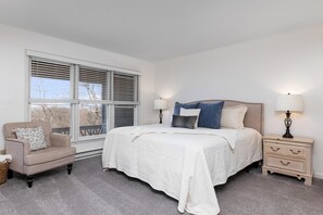 4 bedrooms, iron/ironing board, Internet, bed sheets