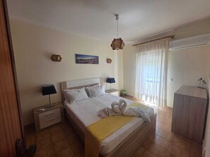 2 bedrooms, iron/ironing board, free WiFi, bed sheets