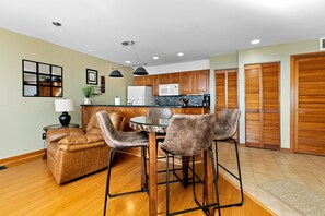 Interior - Vistas 75  with Wintergreen Advantage (Wintergreen)